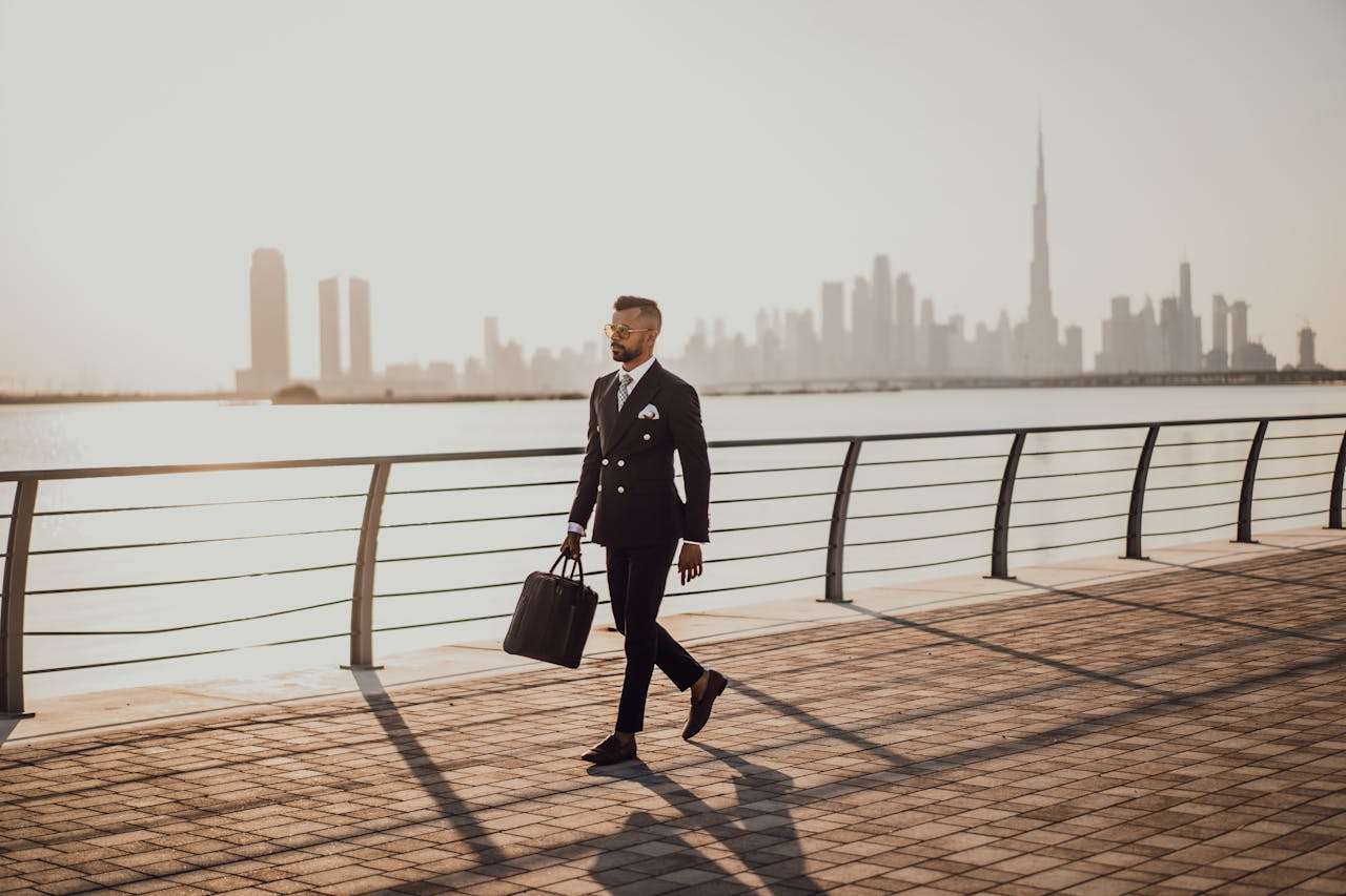 10 Things Rich People Do : Wealthy Habits